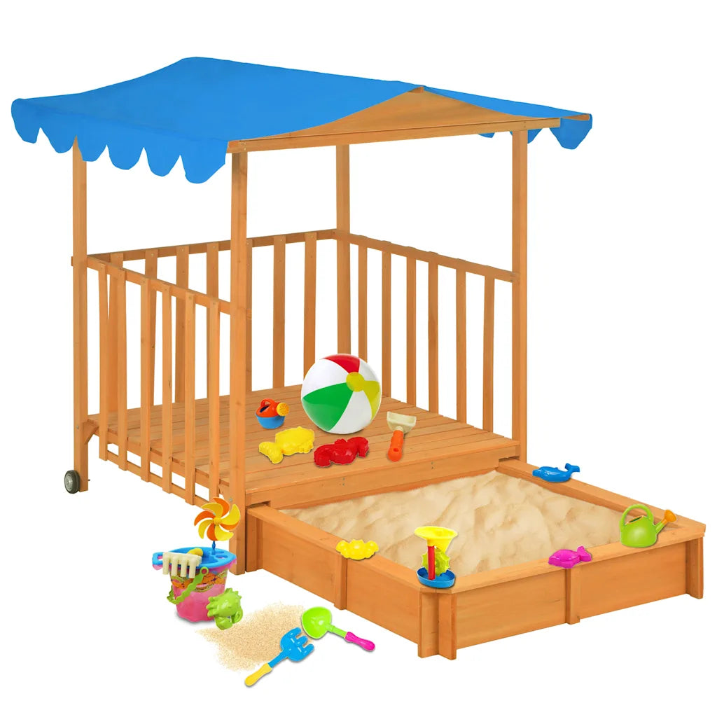 Sandkasten aus Tannenholz mit Spielveranda, blauem Dach und Sandspielzeug in der Produktdarstellung