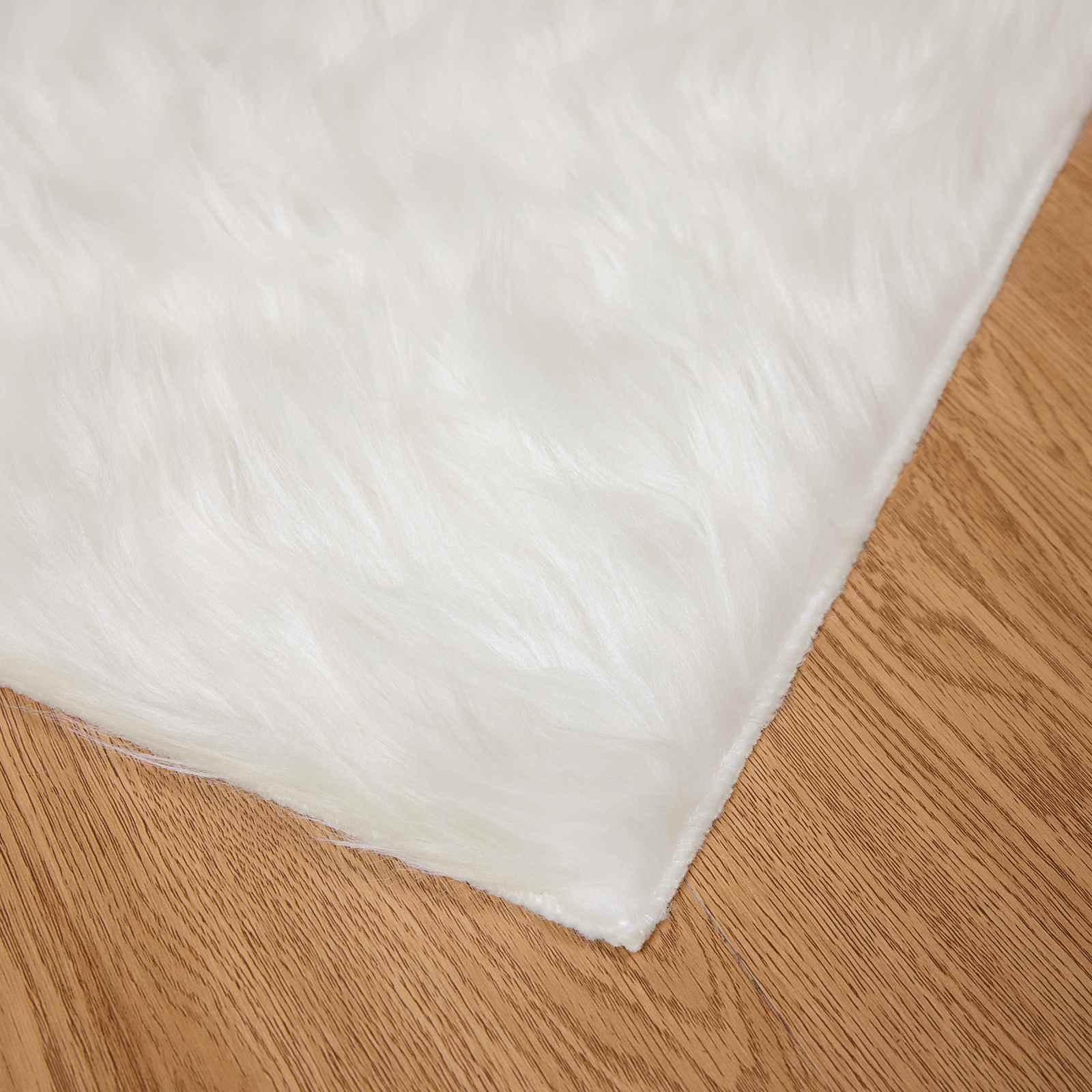 Teppich aus Kunstschaffell TAFALLA Weiß 60 x 110 cm Polyester