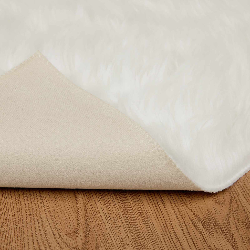 Teppich aus Kunstschaffell TAFALLA Weiß 80 x 150 cm Polyester