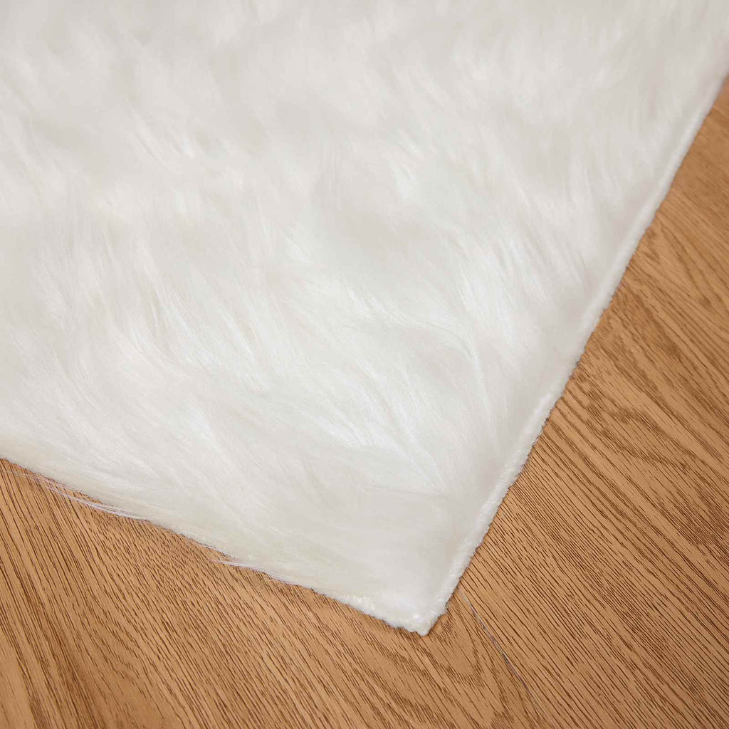Teppich aus Kunstschaffell TAFALLA Weiß 120 x 120 cm Polyester