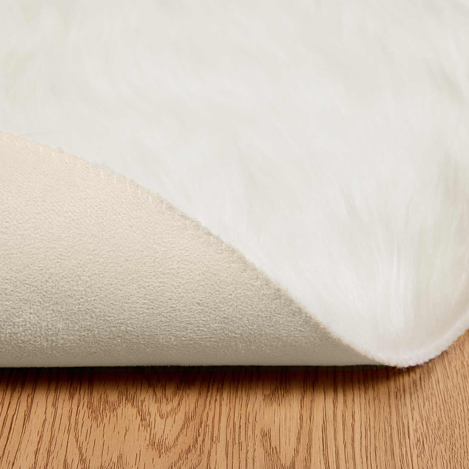 Teppich aus Kunstschaffell TAFALLA Weiß Ø 80 cm Polyester