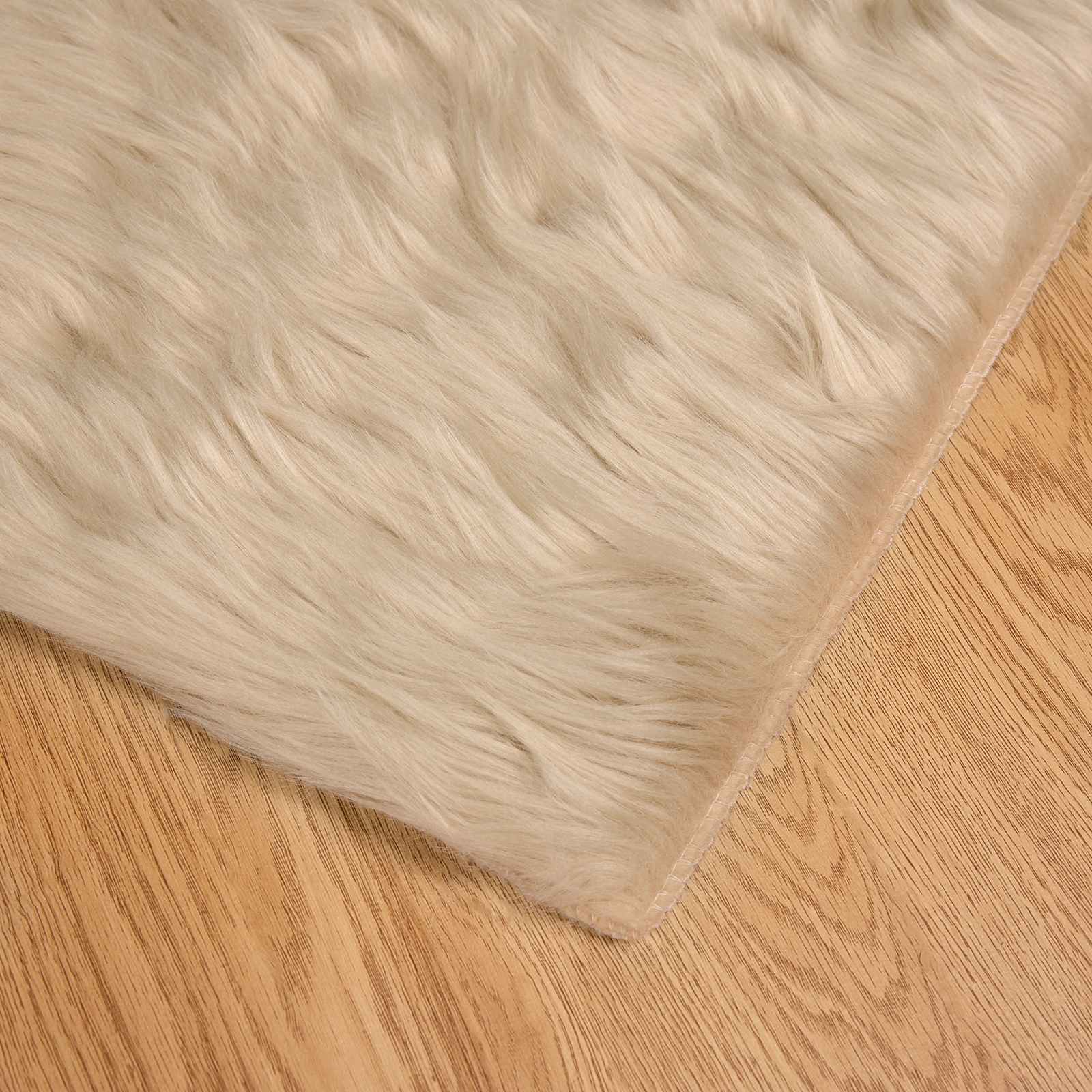 Teppich aus Kunstschaffell TAFALLA Beige 80 x 200 cm Polyester
