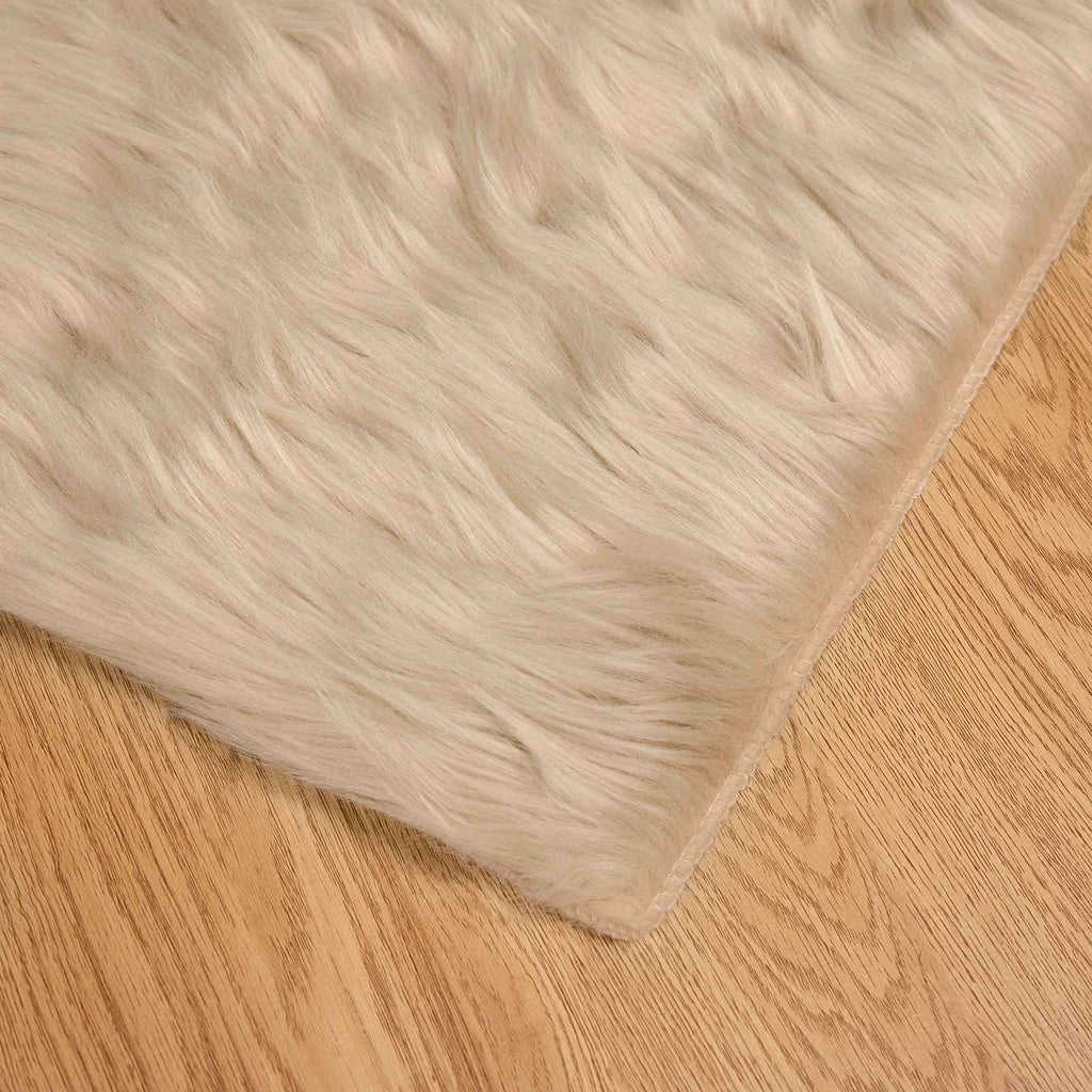 Teppich aus Kunstschaffell TAFALLA Beige 120 x 170 cm Polyester