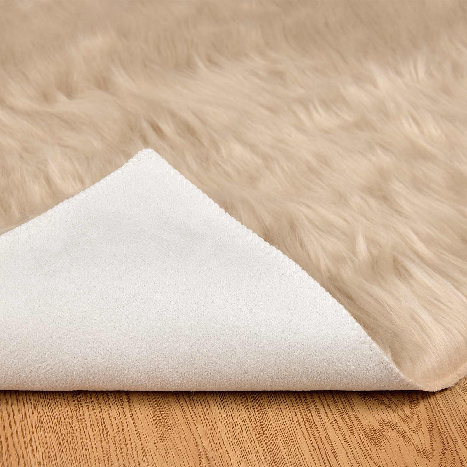 Teppich aus Kunstschaffell TAFALLA Beige 160 x 160 cm Polyester