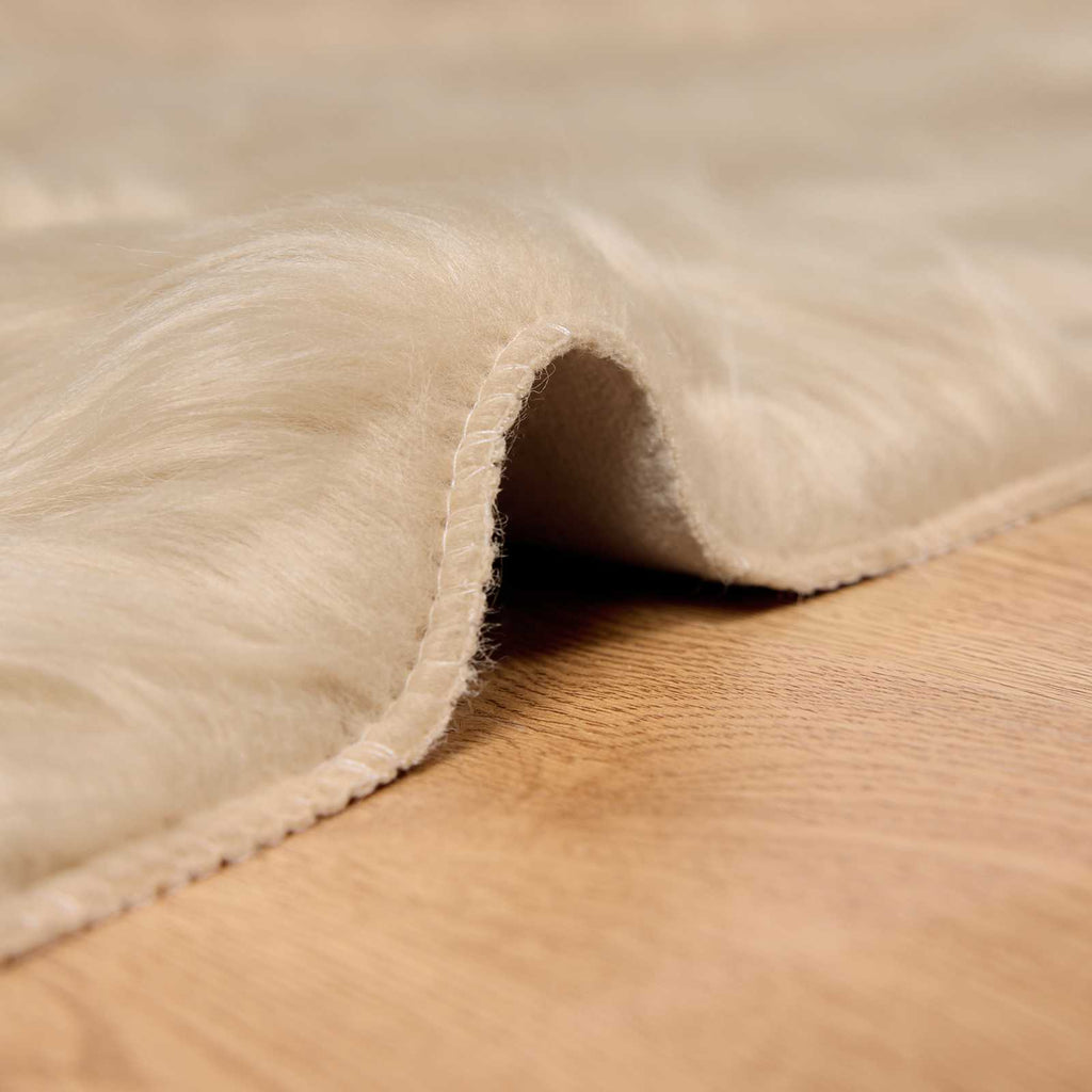 Teppich aus Kunstschaffell TAFALLA Beige 240 x 240 cm Polyester