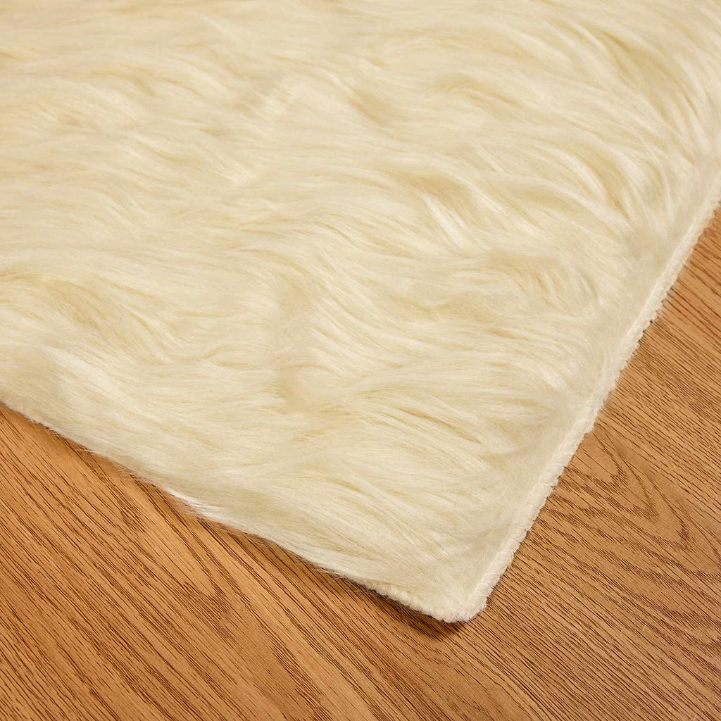 Teppich aus Kunstschaffell TAFALLA Creme 100 x 200 cm Polyester