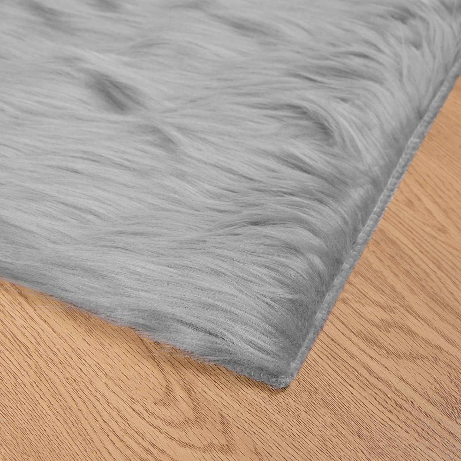 Teppich aus Kunstschaffell TAFALLA Grau 100 x 200 cm Polyester