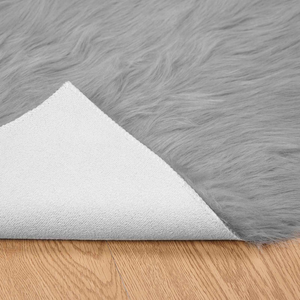 Teppich aus Kunstschaffell TAFALLA Grau 240 x 240 cm Polyester