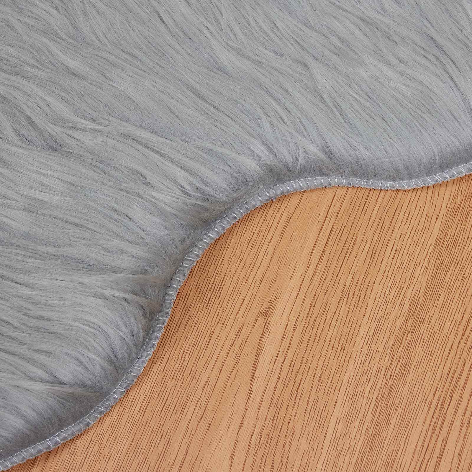 Teppich aus Kunstschaffell TAFALLA Grau 80 x 120 cm Polyester