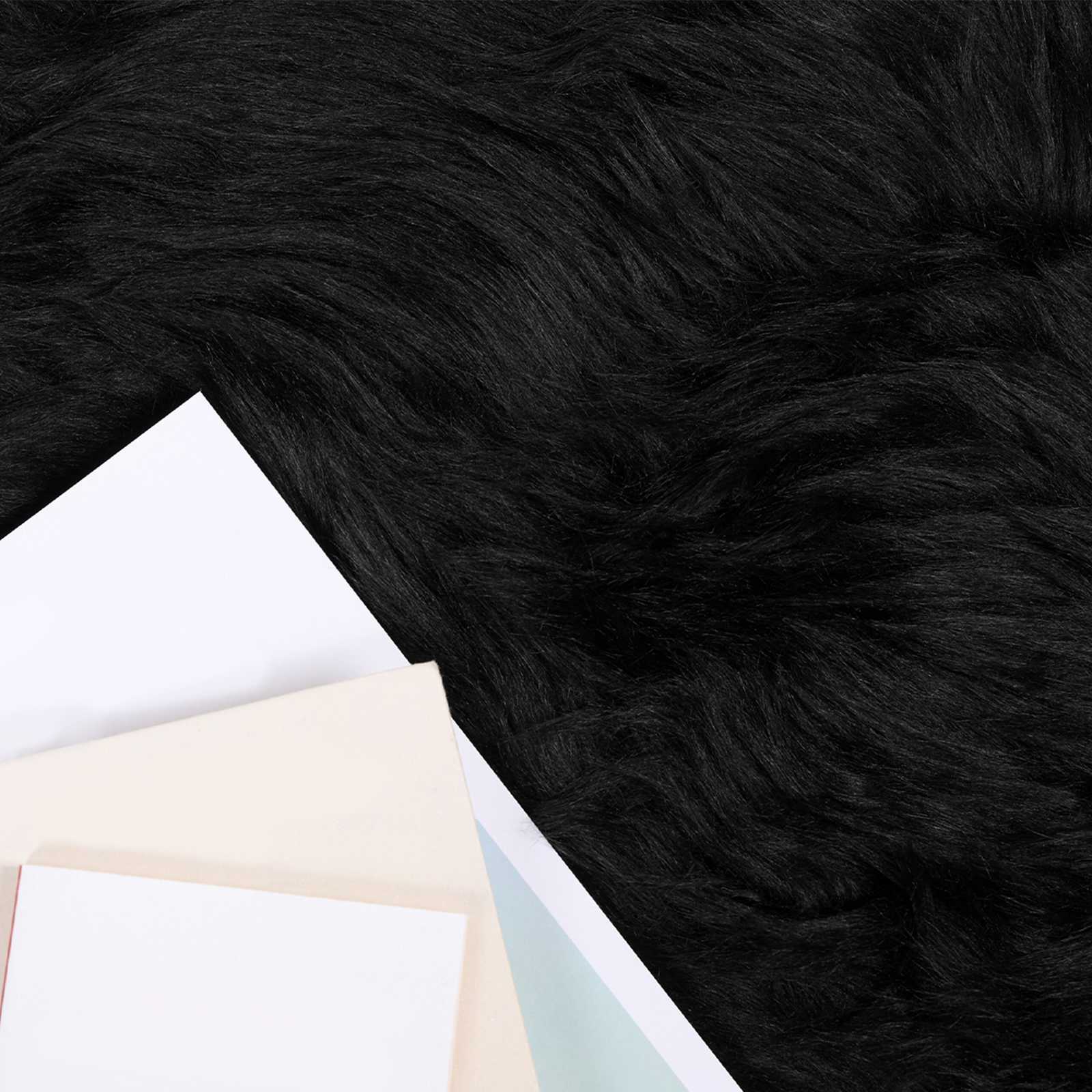 Teppich aus Kunstschaffell TAFALLA Schwarz Ø 100 cm Polyester