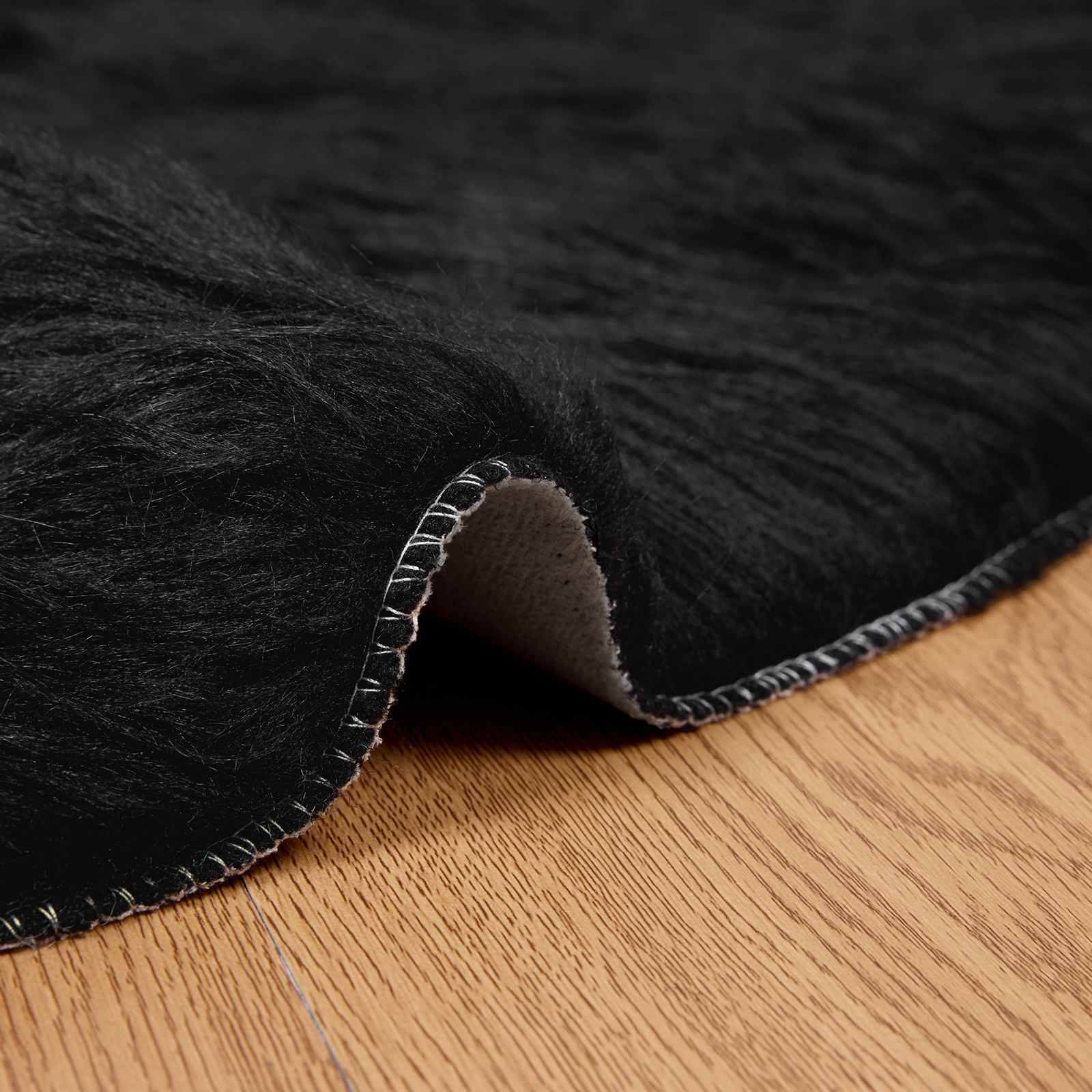 Teppich aus Kunstschaffell TAFALLA Schwarz Ø 160 cm Polyester