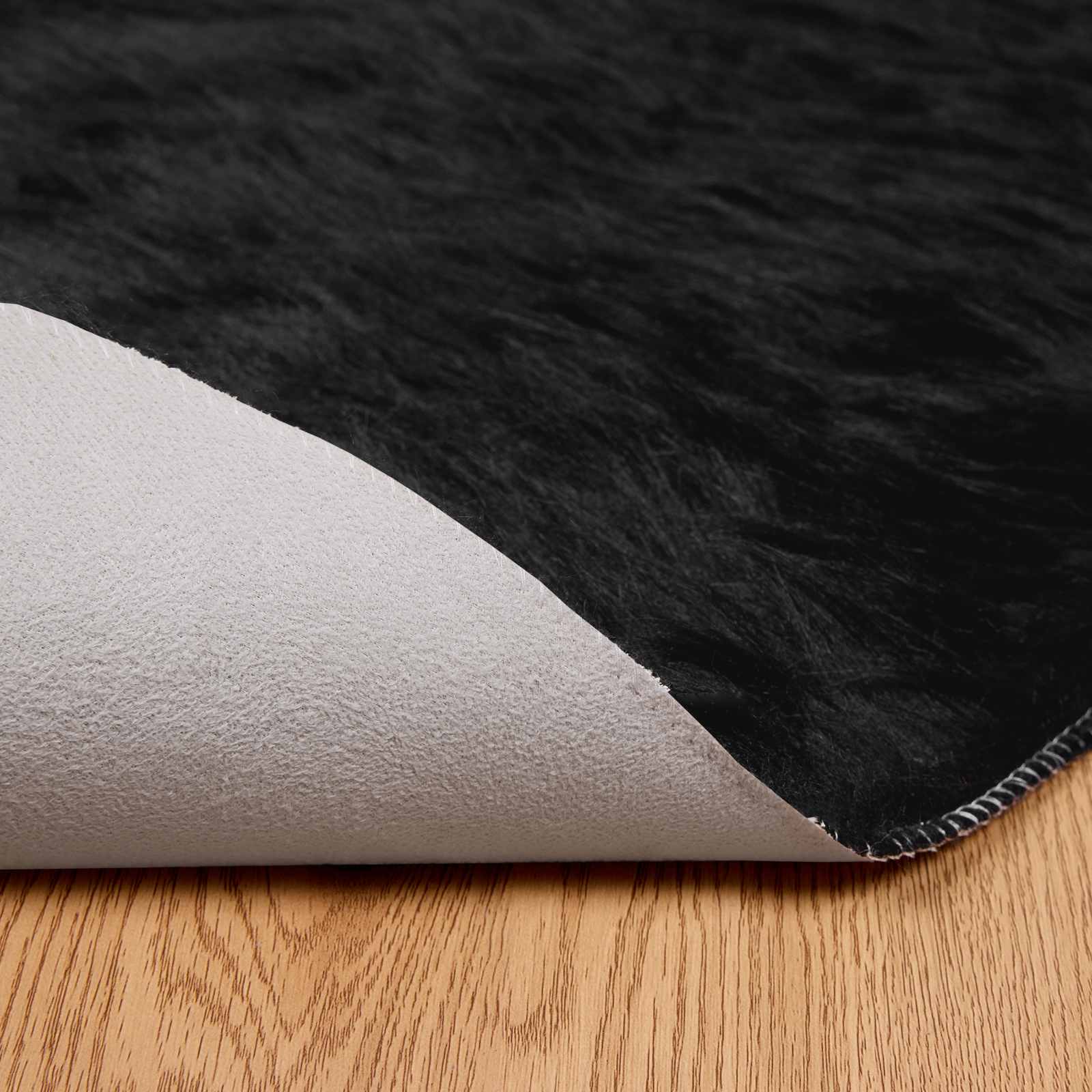 Teppich aus Kunstschaffell TAFALLA Schwarz Ø 160 cm Polyester