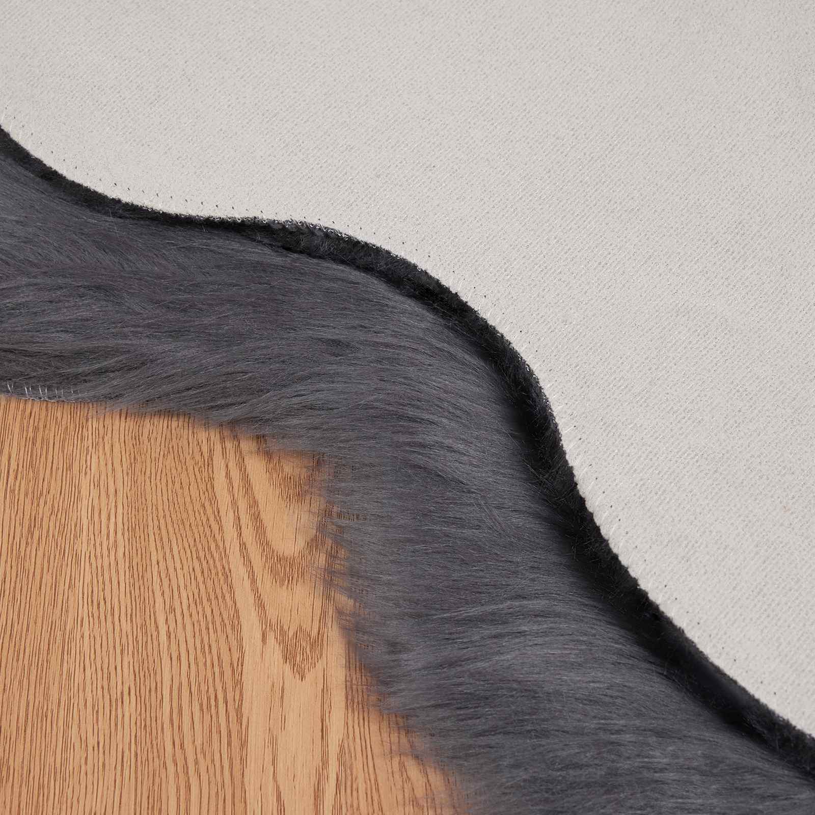 Teppich aus Kunstschaffell TAFALLA Anthrazit 80 x 120 cm