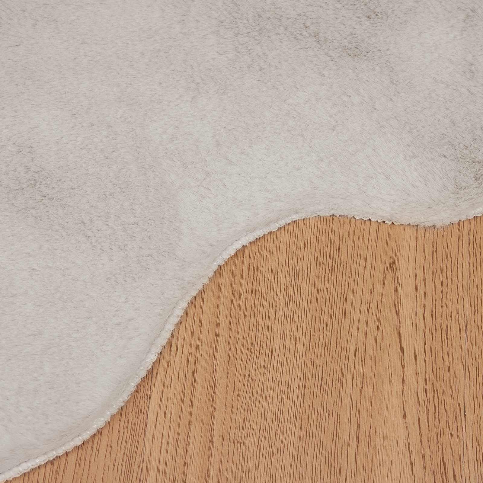 Rutschfester Teppich aus Kunstkaninchenfell OLITE Beige